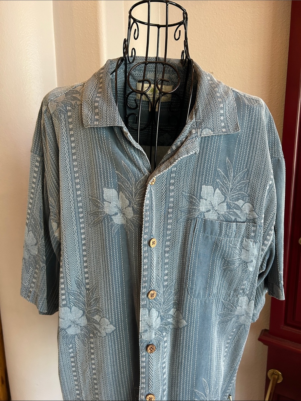 Men's Casual Short-Sleeve Button-Down Shirt in Slate Blue Floral - Picture 2 of 10